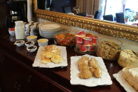 Hampton House Guest House Отели рядом с достопримечательностью «Twenty Three on Riverside»