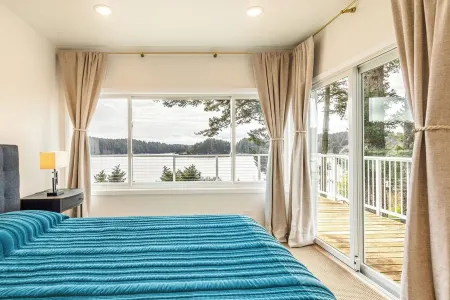 The Cliffside Poustinia Отели в г. Кодиак