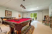 Elegant Riverfront Home - Pet Friendly! Hotels in Greig