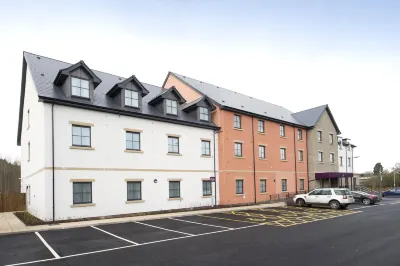 Premier Inn Monmouth Hotels in Ллангатток-Вибон-Авел