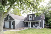 Charming Cottage and Scenic Lake Access - Inviting Summer Escape Hotels in Huron