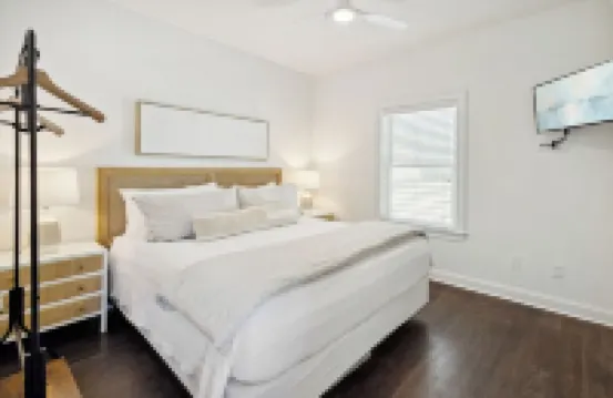 BEAUTIFUL Carriage House in Seacrest, Sleeps 4! FREE TRAM SERVICE & HUGE POOL