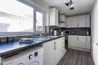 Darlington 4BD Home: Modern Comfort & Free Parking