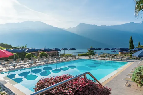 Hotel Royal Village فنادق في ليموني سول غارد