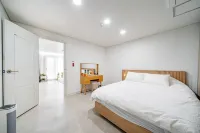 Ulsan You and Dodong Gil Dokchae Pension