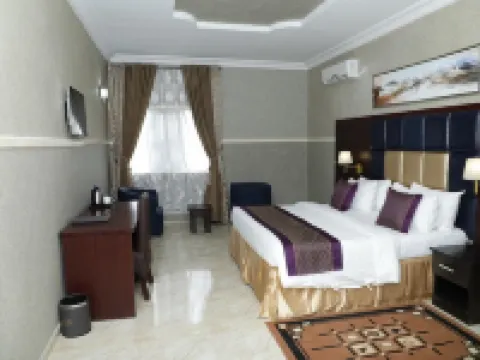 Glo-Ran Hotel and Event Place