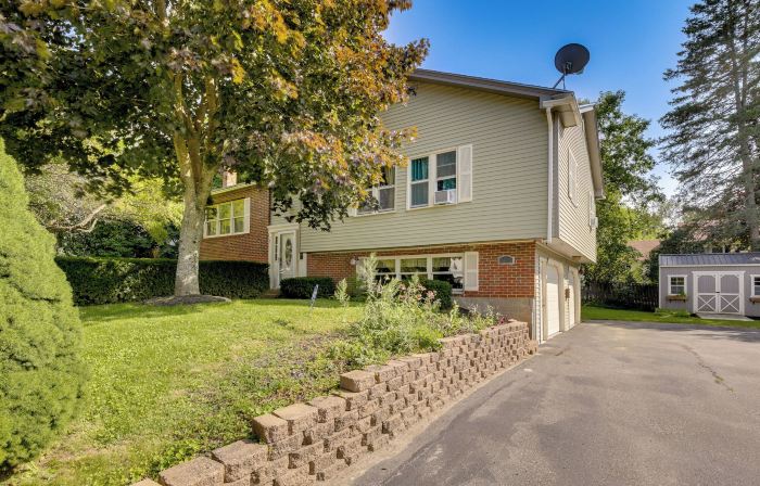 Great for Families: Waterville Retreat w/ Yard!