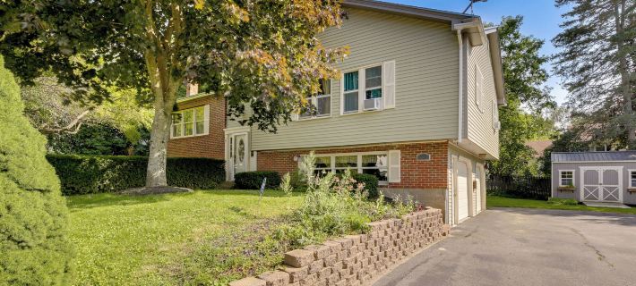 Great for Families: Waterville Retreat w/ Yard! Ξενοδοχεία στην πόλη Kennebec County