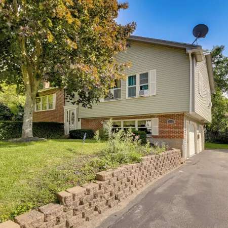 Great for Families: Waterville Retreat w/ Yard!