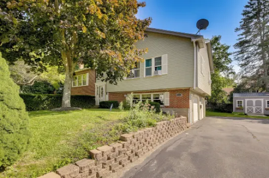 Great for Families: Waterville Retreat w/ Yard!