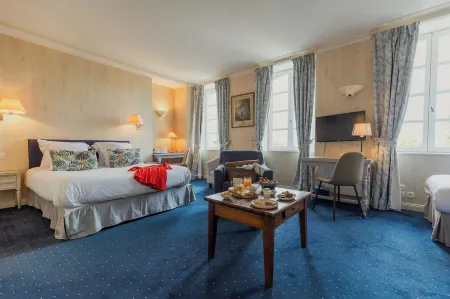 Hôtel le d'Avaugour Отели в г. Леон