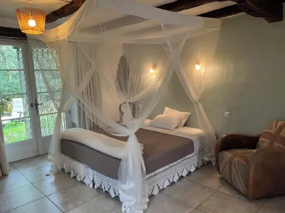 Eco-immersion Hotels in Vailhourles