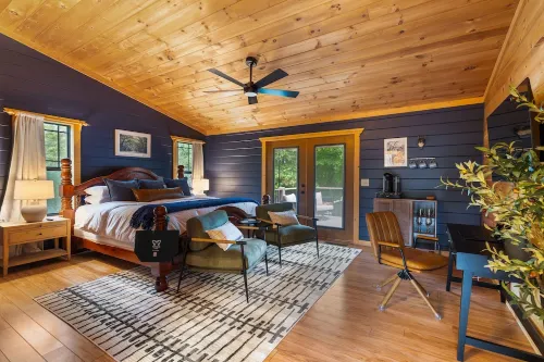 Luxe Family Cabin w Hot Tub, Sauna, Game Room, & Fire Pit. Only 10 Min to Helen