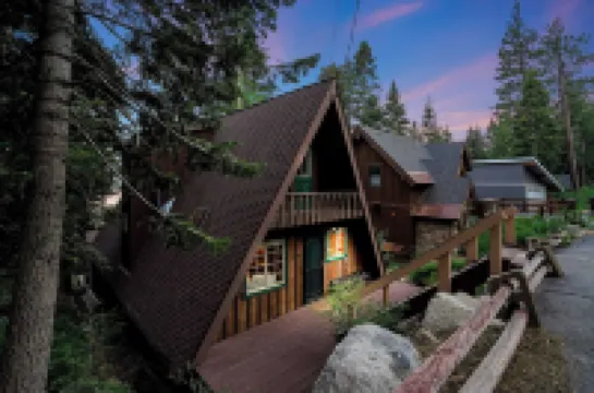 Horizon by AvantStay Stunning A-Frame Cabin w Hot Tub Billiards Lake Views