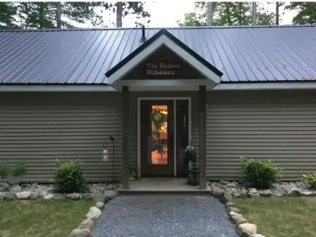 The Hudson Hideaway (waterfront home)