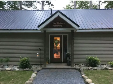 The Hudson Hideaway (waterfront home)