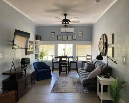 Unit 3 - Turquoise - Pinal Creek East - Wifi - central location グローブのホテル