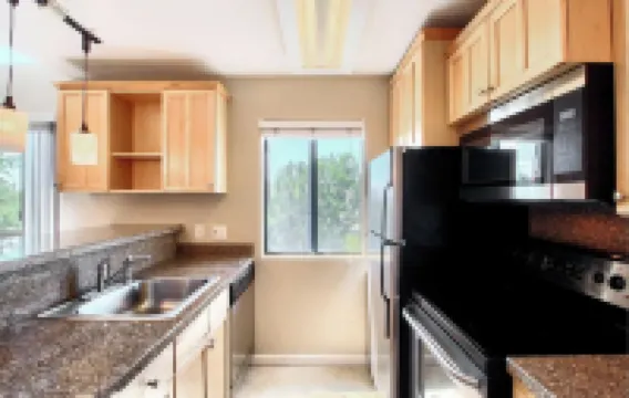 Beautiful And Updated 1 Bedroom Condo In DTC W/ VIEWS!