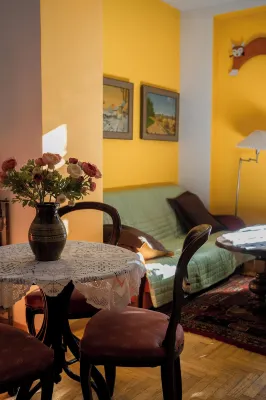 Kolory Guest House - 3-Star