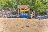 Douglas 'Whispering Winds' Cottage w/ Beach! - parking