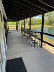 Grandpa’s cozy cabin in Arlington with WiFi, AC, grill,fishing, pedal boat,kayak