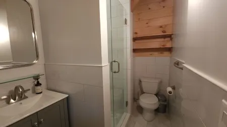 Charming Cottage Rental Near Woodstock Heated Pool, Fire Pit, Screened Porch