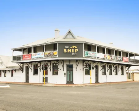 Nightcap at the Ship Inn Hotels in Busselton