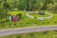 Cozy Cottage House - Pool & Hot Tub