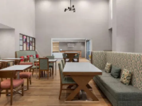 Hampton Inn & Suites Orangeville, on Hotels in Mono