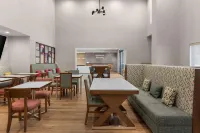 Hampton Inn & Suites Orangeville, on Hotels in Erin