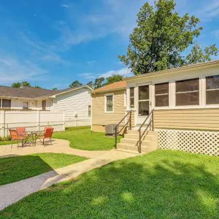 < 1 Mi to Colonial Beach: Coastal Gem w/ 2 Porches