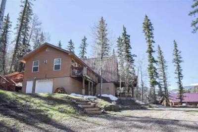 Cozy Cabin Hotel dekat Williams Lake