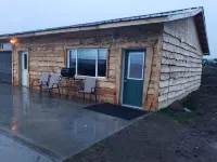 The Lazy Ass Ranch. The Field and Stream Room. Very pet-friendly. Tempur-Pedic.