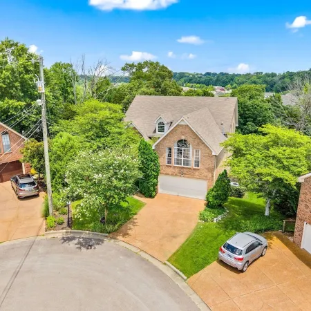 Corporate Rental-4 Bedroom House in Nashville  on End of Culdesac.