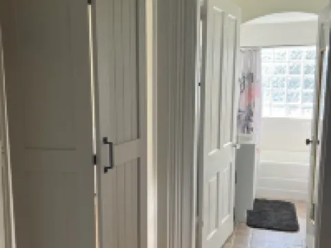 Historical Haven Steps to Downtown アップルトンのホテル