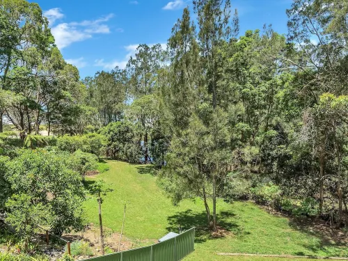 Hills Beach House Hotels in Korora