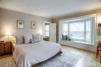 Victorian Elegance: 2 Bedroom w/ King Beds off Park Ave