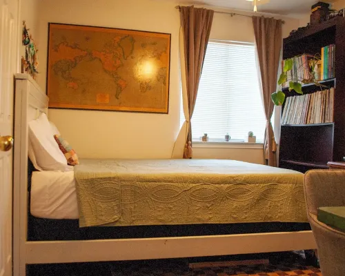 Family Pet Friendly 3-Bedroom Vintage Inspired House in Kyle - Plum Creek Hotels in Kyle