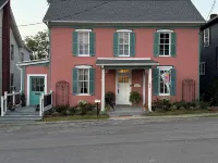 Restored 1870s 4BR, 2.5 bath, formal dining, in the heart of Berkeley Springs Hotels in Berkeley Springs