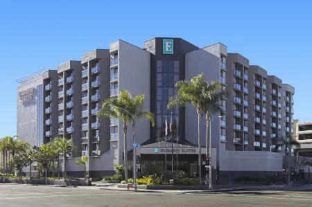 Embassy Suites by Hilton Los Angeles International Airport North Отели рядом с Аэропорт Лос-Анджелес