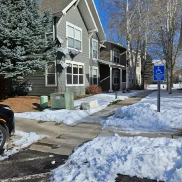 Cozy Eagle Ranch retreat walk to everything