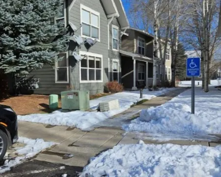 Cozy Eagle Ranch retreat walk to everything Hoteles en Eagle