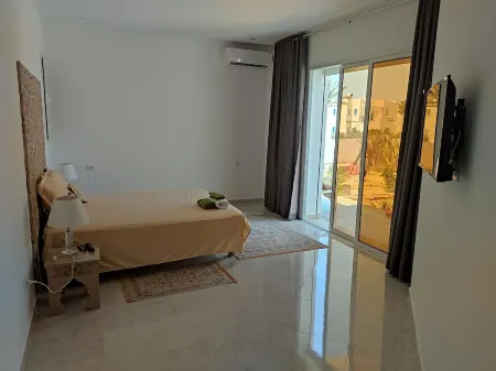 Atypical Villa la reine with swimming pool 5 minutes from the beach!