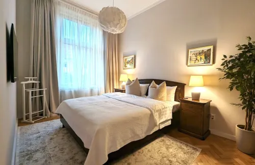 Elegant Apartment in the Historic Center, AC, wifi, Netflix, Quiet area