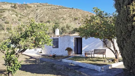 Cozy farmhouse with pool in La Alpujarra Отели в г. Орхива