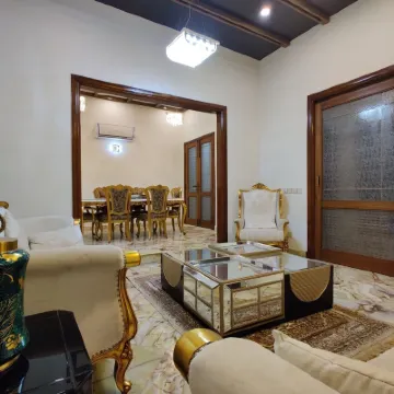 Spacious 5-bedroom bungalow in fabulous Karachi with AC, WiFi