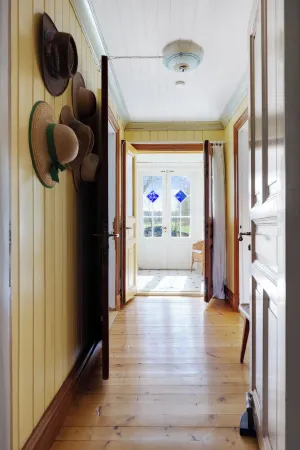 Landhaus mit Eigenem Steg am Schönen Gullmarsfjord Отели в г. коммуна Уддевалла