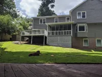 Spacious 5 -bedroom house in welcoming Dunwoody, large back yard. Close to MARTA