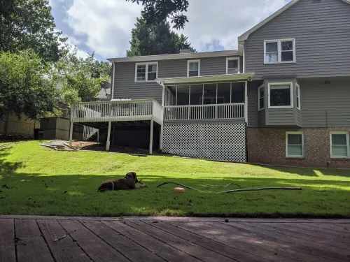 Spacious 5 -bedroom house in welcoming Dunwoody, large back yard. Close to MARTA