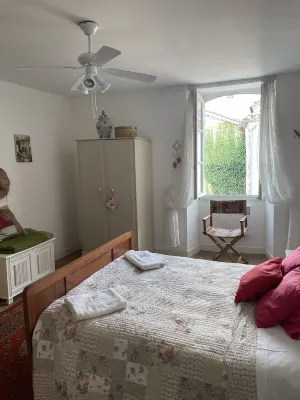 Beautiful traditional house 1 minute from the Square Hotels in Monpazier